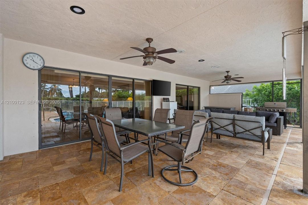 En Venta: $849,900 (4 camas, 3 baños, 3084 Pies cuadrados)
