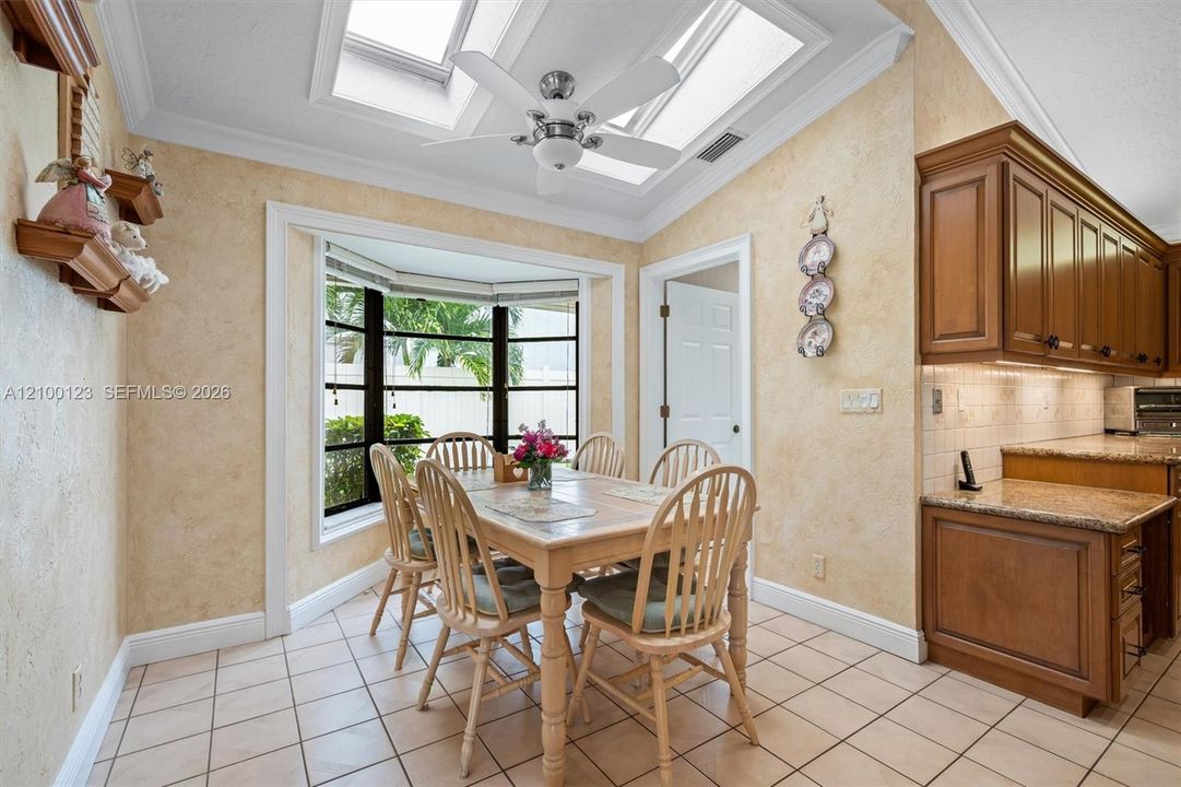 En Venta: $849,900 (4 camas, 3 baños, 3084 Pies cuadrados)