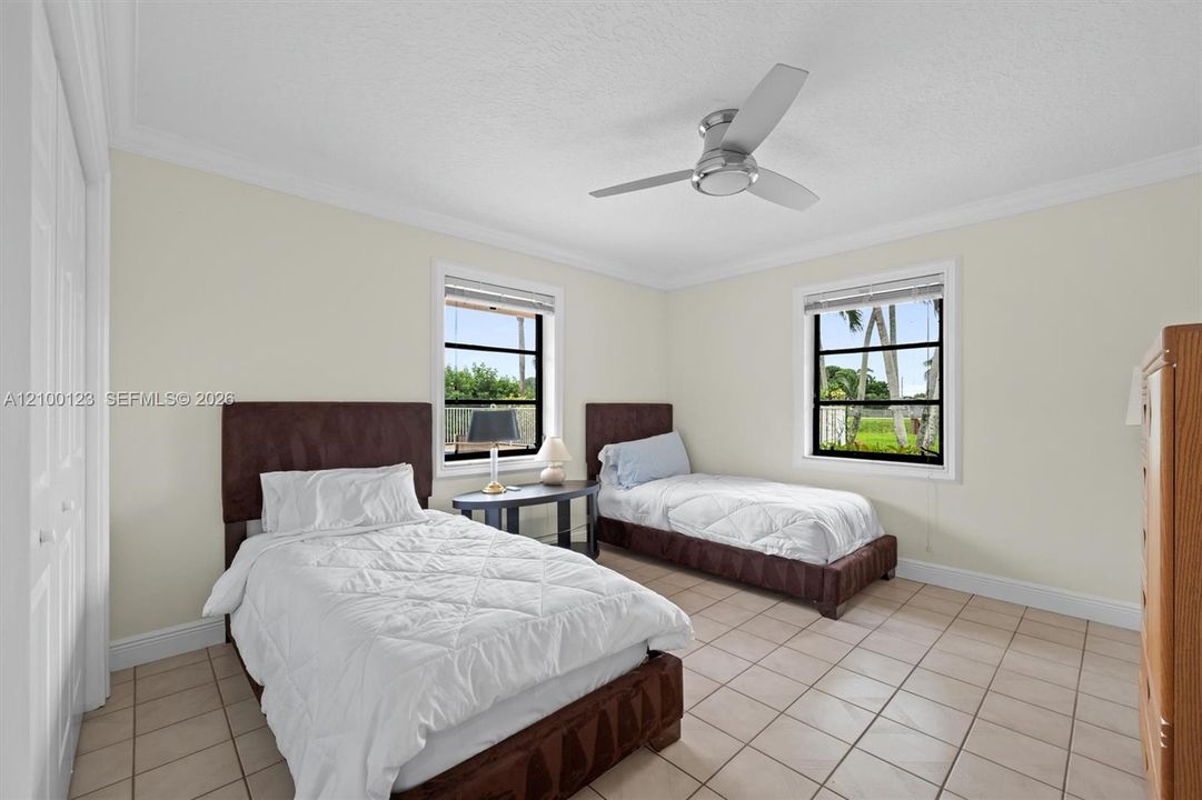En Venta: $849,900 (4 camas, 3 baños, 3084 Pies cuadrados)