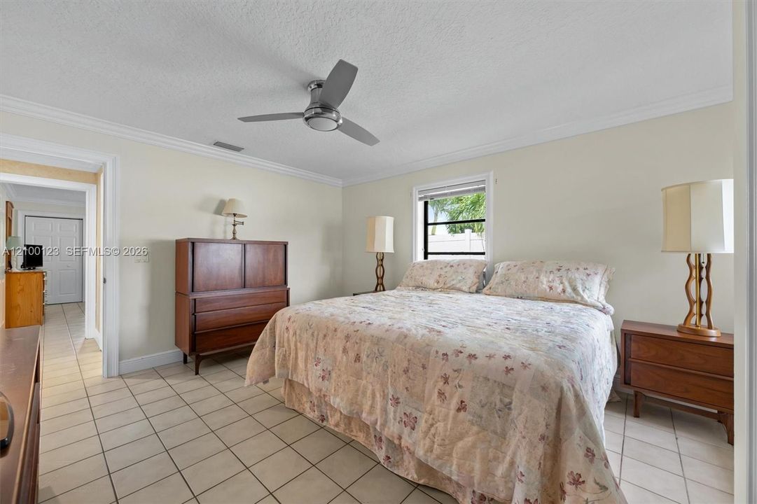 En Venta: $849,900 (4 camas, 3 baños, 3084 Pies cuadrados)