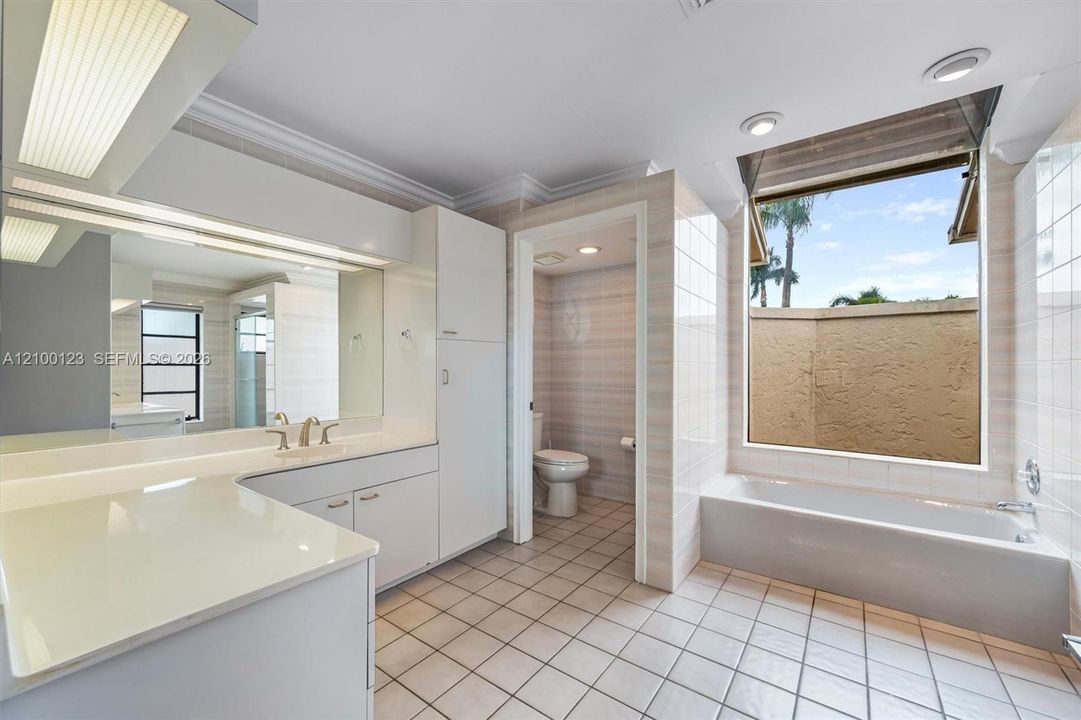 En Venta: $849,900 (4 camas, 3 baños, 3084 Pies cuadrados)