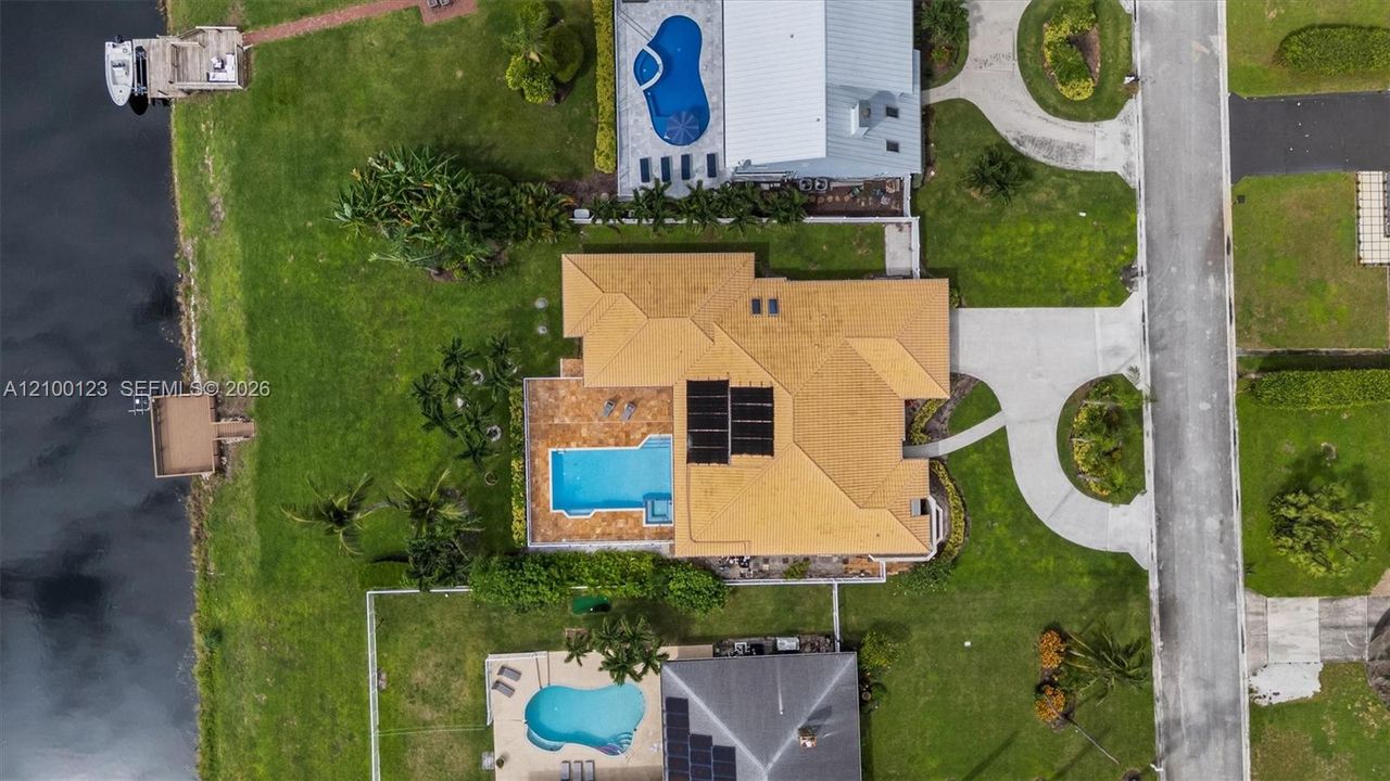 En Venta: $849,900 (4 camas, 3 baños, 3084 Pies cuadrados)