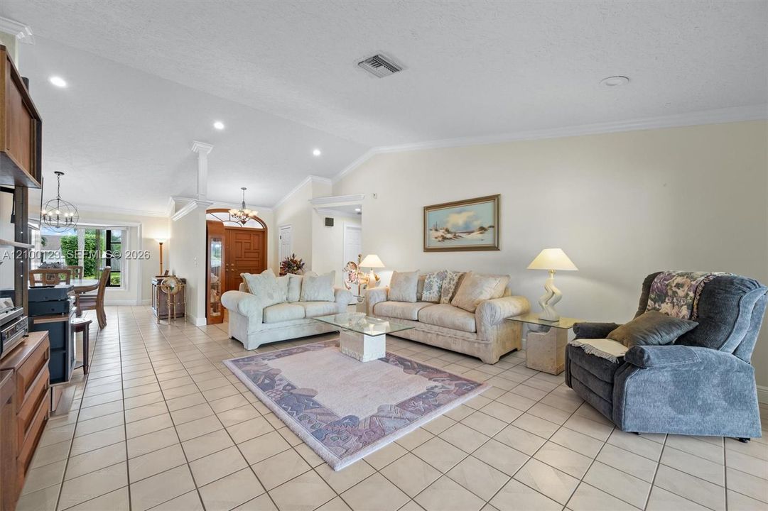 En Venta: $849,900 (4 camas, 3 baños, 3084 Pies cuadrados)