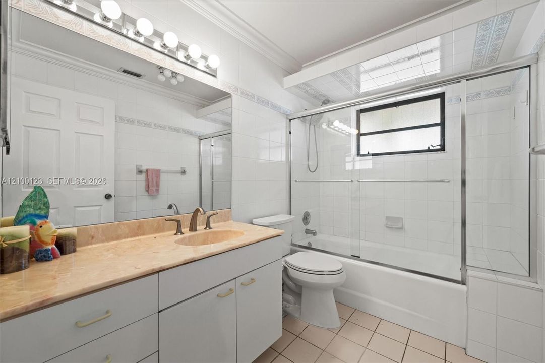 En Venta: $849,900 (4 camas, 3 baños, 3084 Pies cuadrados)