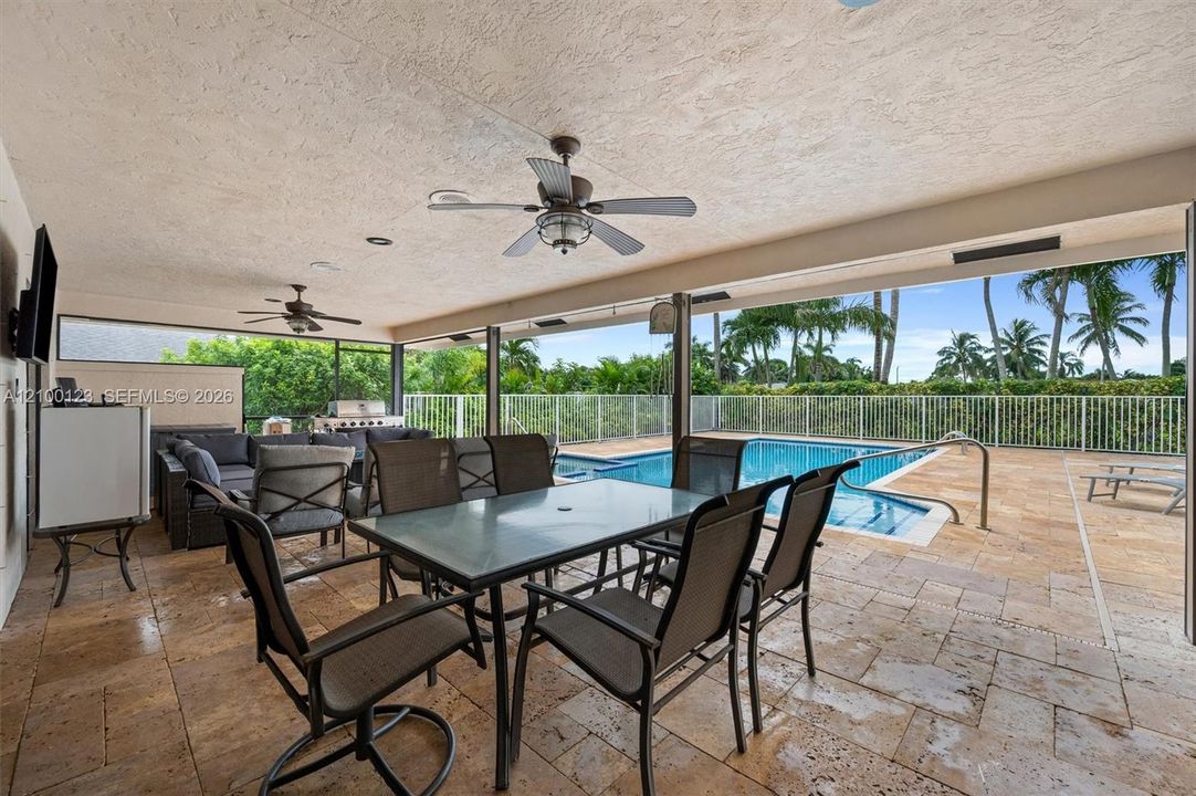 En Venta: $849,900 (4 camas, 3 baños, 3084 Pies cuadrados)