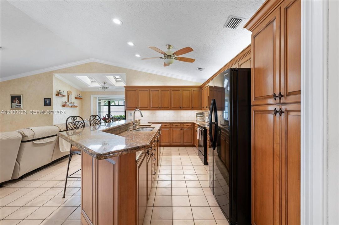 En Venta: $849,900 (4 camas, 3 baños, 3084 Pies cuadrados)
