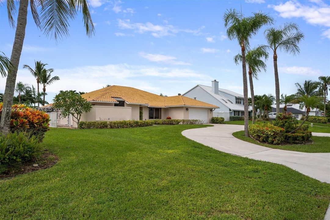 En Venta: $849,900 (4 camas, 3 baños, 3084 Pies cuadrados)