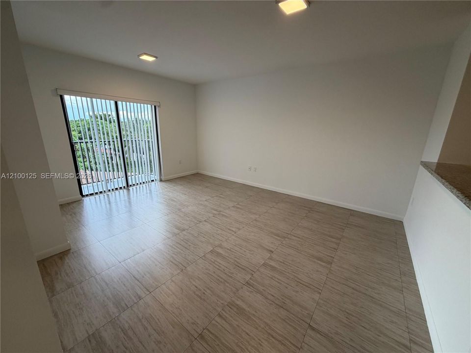 В аренду: $2,250 (1 спален, 1 ванн, 800 Квадратных фут)