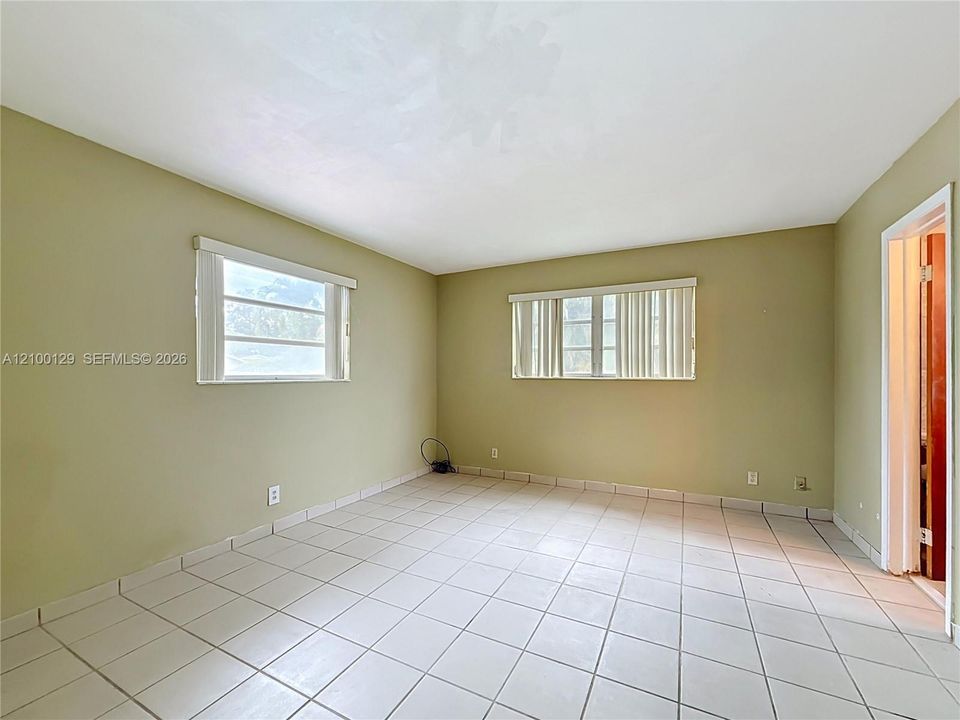 En Venta: $715,000 (4 camas, 2 baños, 1810 Pies cuadrados)