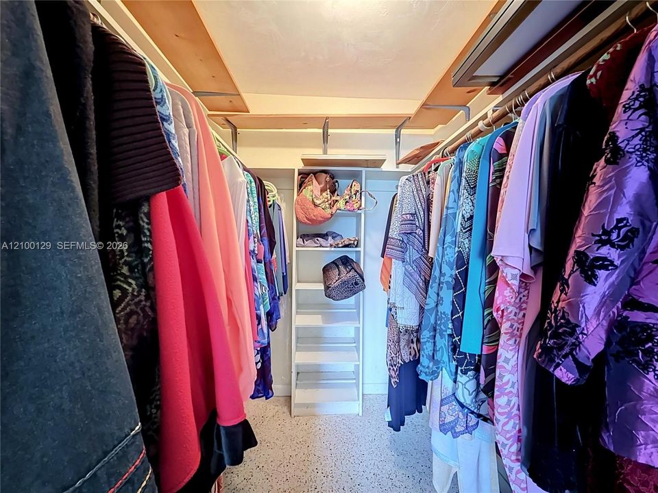 En Venta: $715,000 (4 camas, 2 baños, 1810 Pies cuadrados)