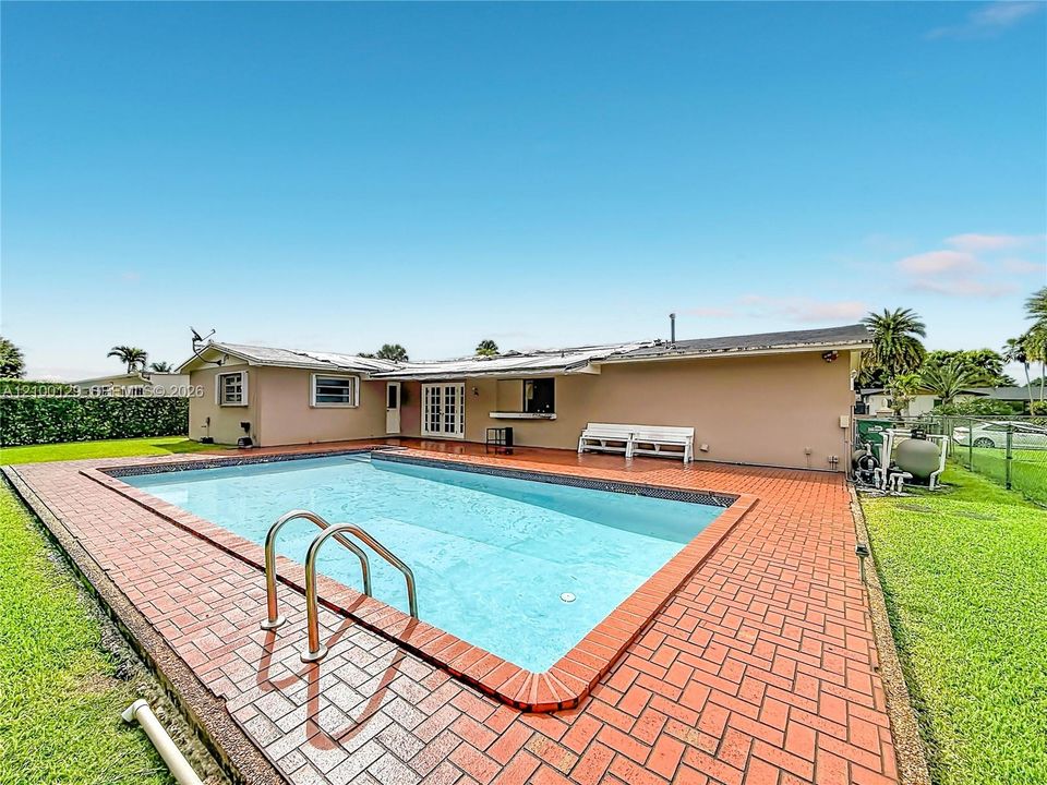 En Venta: $715,000 (4 camas, 2 baños, 1810 Pies cuadrados)