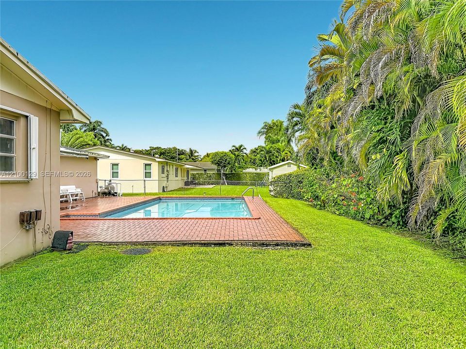 En Venta: $715,000 (4 camas, 2 baños, 1810 Pies cuadrados)