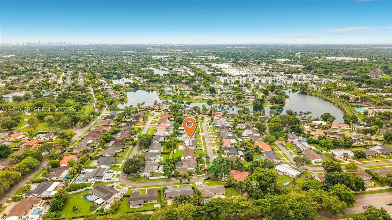 En Venta: $715,000 (4 camas, 2 baños, 1810 Pies cuadrados)