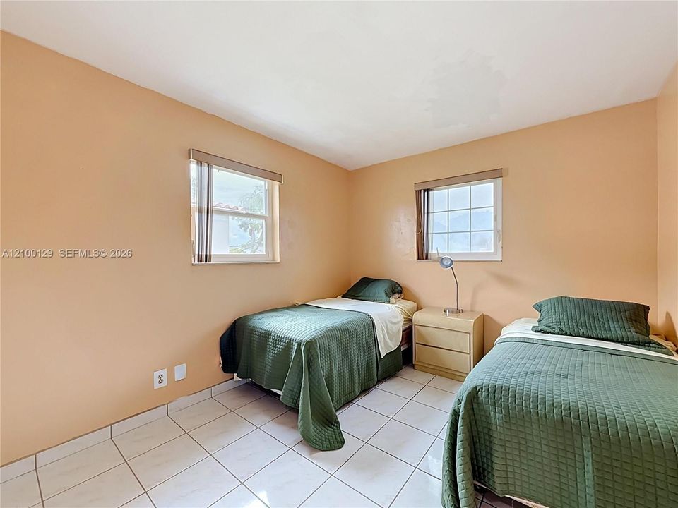 En Venta: $715,000 (4 camas, 2 baños, 1810 Pies cuadrados)
