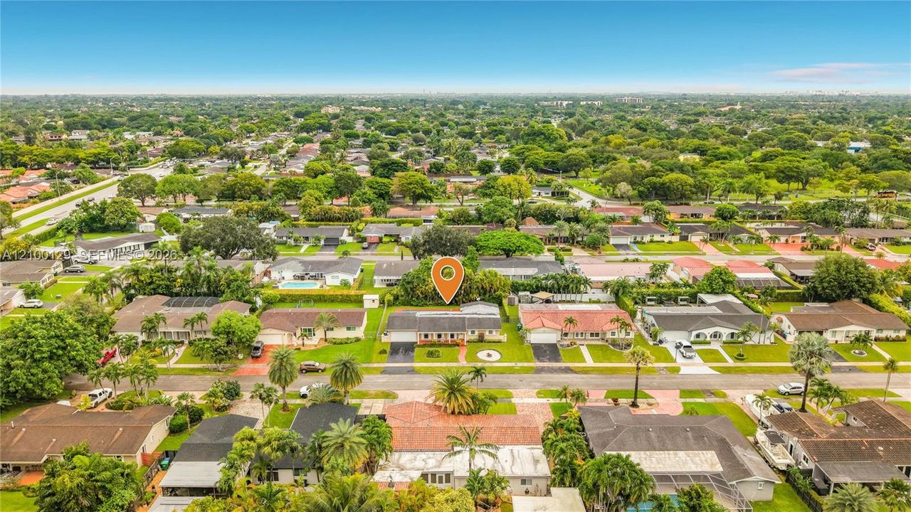 En Venta: $715,000 (4 camas, 2 baños, 1810 Pies cuadrados)