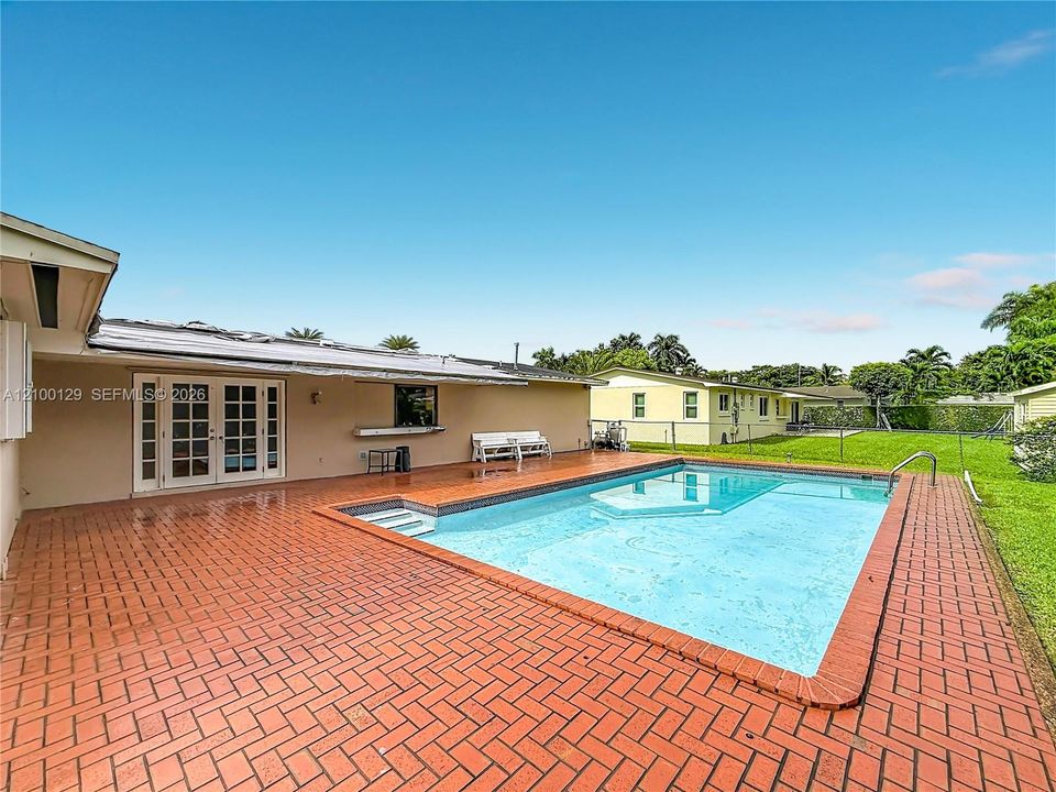 En Venta: $715,000 (4 camas, 2 baños, 1810 Pies cuadrados)