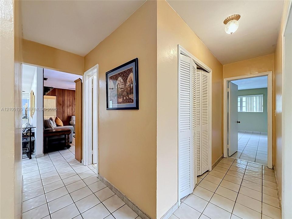 En Venta: $715,000 (4 camas, 2 baños, 1810 Pies cuadrados)