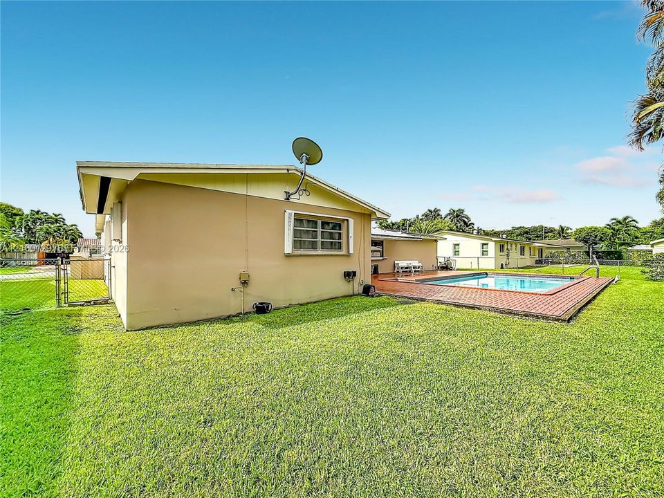 En Venta: $715,000 (4 camas, 2 baños, 1810 Pies cuadrados)