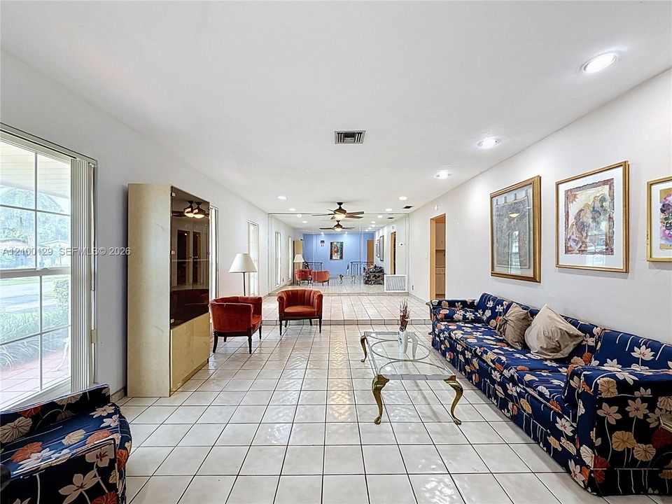 En Venta: $715,000 (4 camas, 2 baños, 1810 Pies cuadrados)