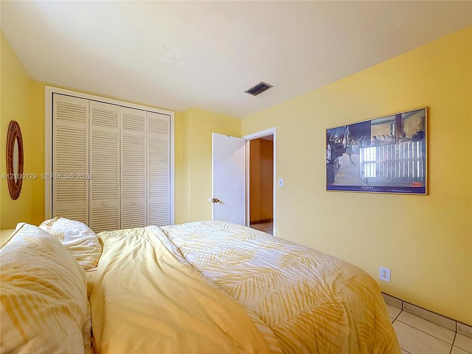En Venta: $715,000 (4 camas, 2 baños, 1810 Pies cuadrados)