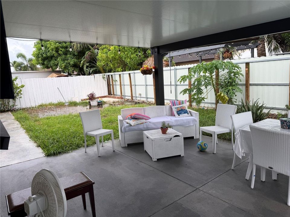 For Sale: $625,000 (3 beds, 2 baths, 1465 Square Feet)