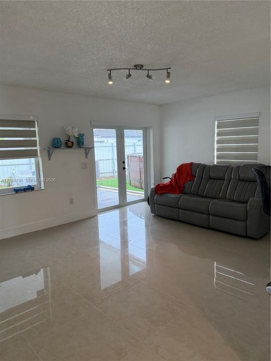 For Sale: $625,000 (3 beds, 2 baths, 1465 Square Feet)