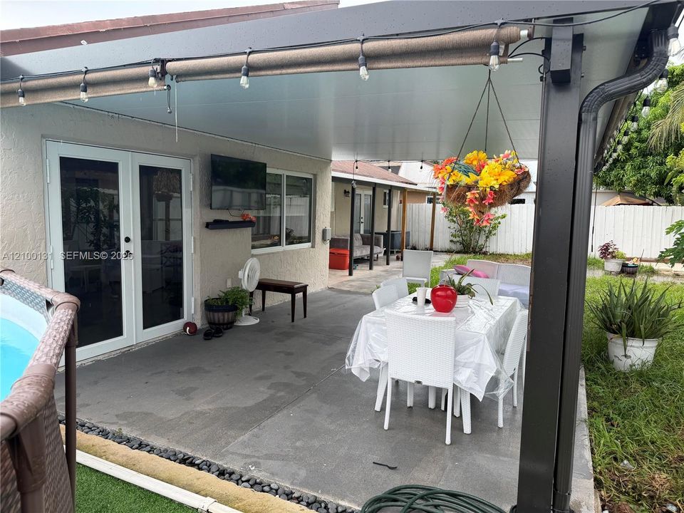 For Sale: $625,000 (3 beds, 2 baths, 1465 Square Feet)