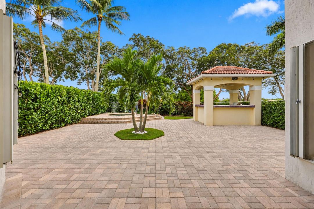 54_tropical courtyard with poolside pavi