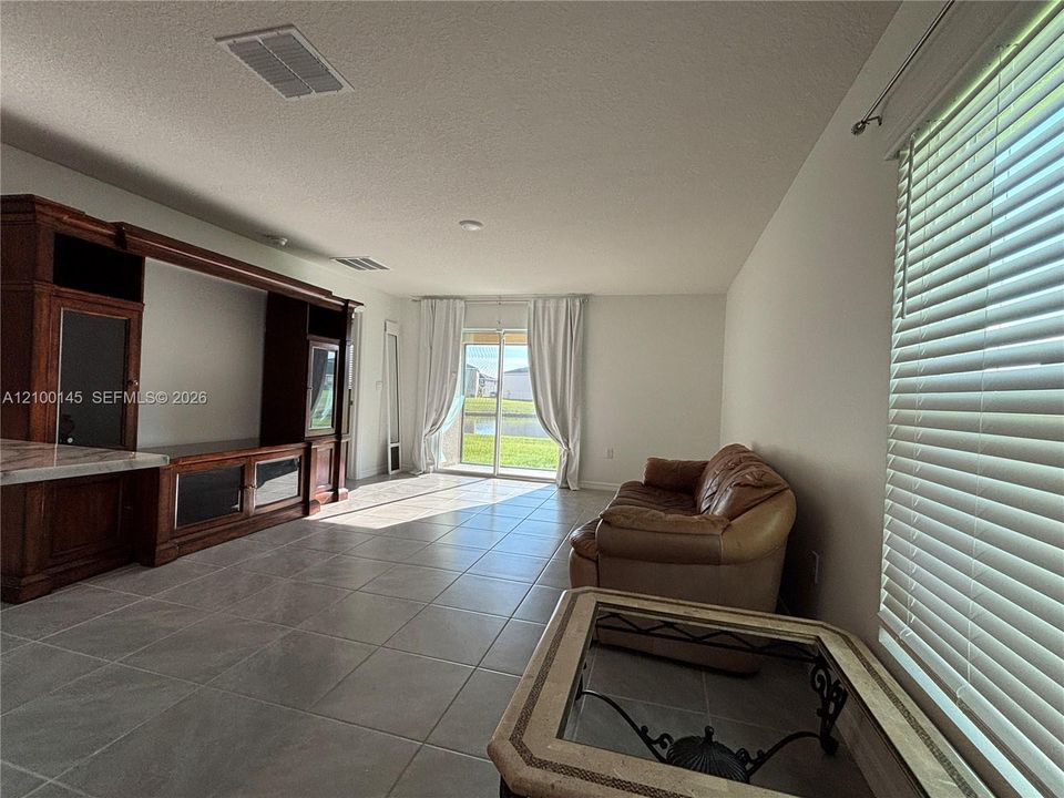 En Venta: $347,000 (3 camas, 2 baños, 1510 Pies cuadrados)