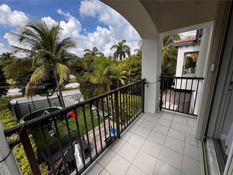 For Rent: $6,400 (3 beds, 3 baths, 2304 Square Feet)