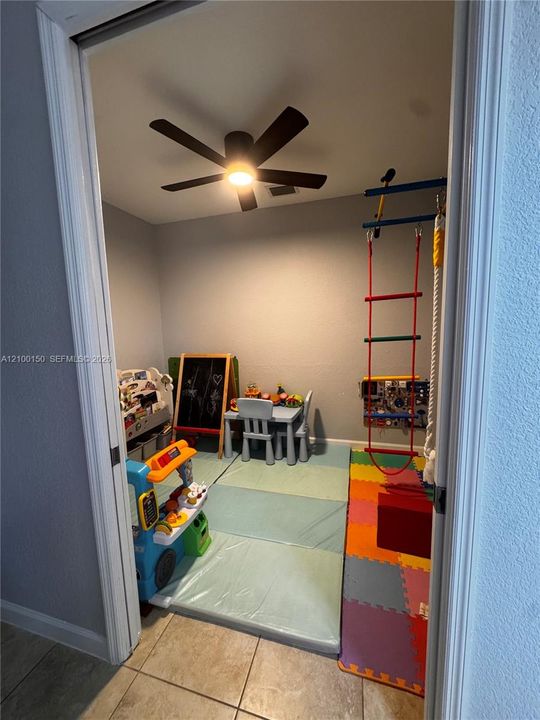 For Rent: $6,400 (3 beds, 3 baths, 2304 Square Feet)