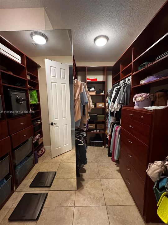 For Rent: $6,400 (3 beds, 3 baths, 2304 Square Feet)