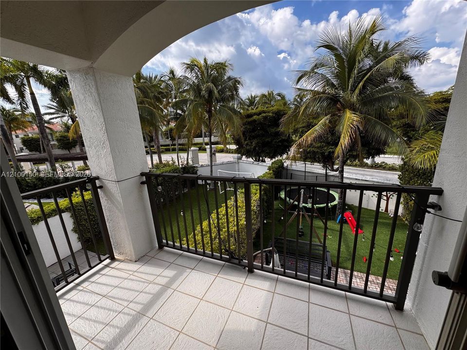 For Rent: $6,400 (3 beds, 3 baths, 2304 Square Feet)