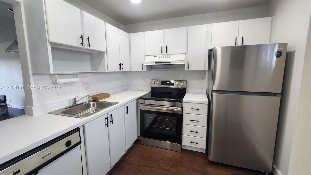 For Rent: $1,650 (1 beds, 1 baths, 925 Square Feet)