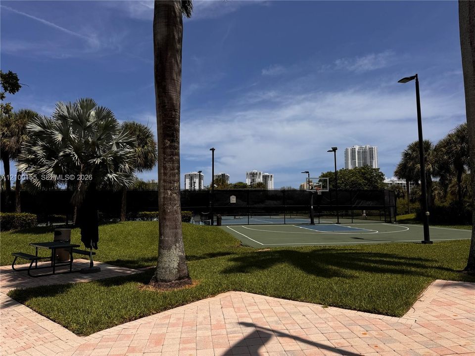 For Sale: $1,100,000 (3 beds, 3 baths, 2304 Square Feet)