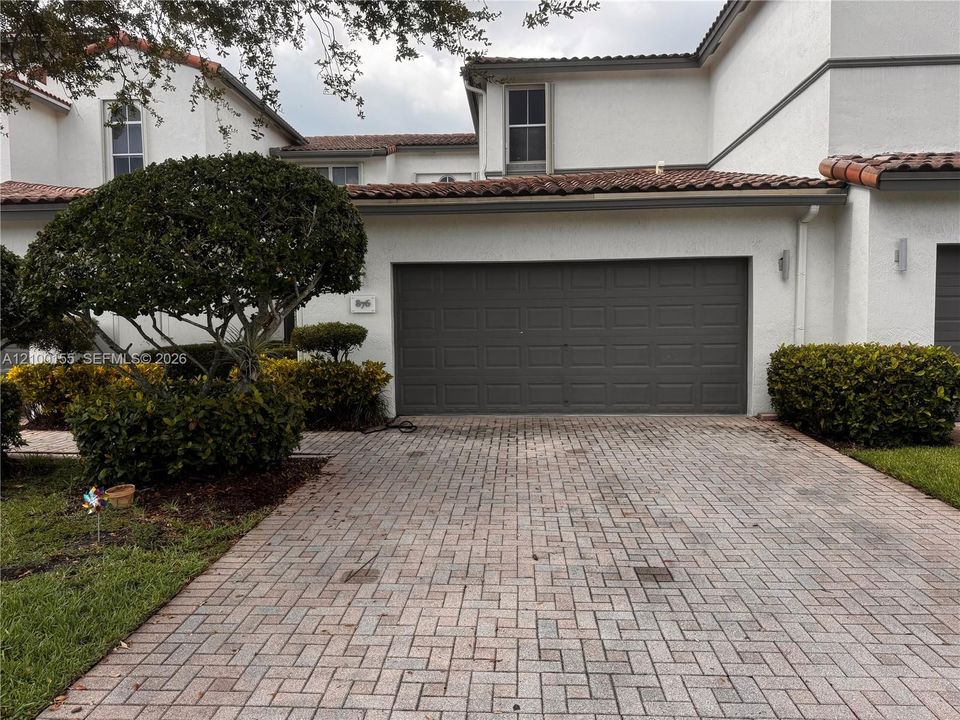 For Sale: $1,100,000 (3 beds, 3 baths, 2304 Square Feet)