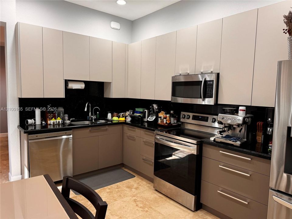 For Sale: $1,100,000 (3 beds, 3 baths, 2304 Square Feet)