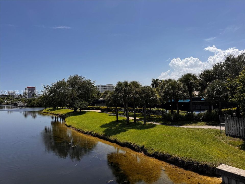 For Sale: $1,100,000 (3 beds, 3 baths, 2304 Square Feet)