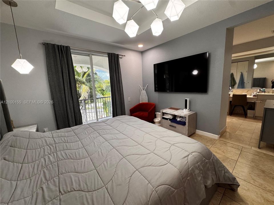 For Sale: $1,100,000 (3 beds, 3 baths, 2304 Square Feet)