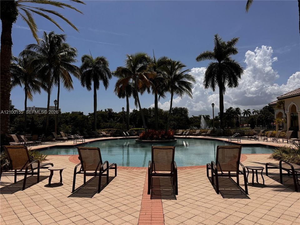 For Sale: $1,100,000 (3 beds, 3 baths, 2304 Square Feet)