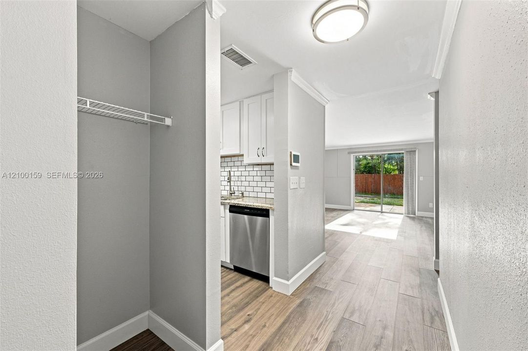 На продажу: $349,900 (3 спален, 2 ванн, 1036 Квадратных фут)