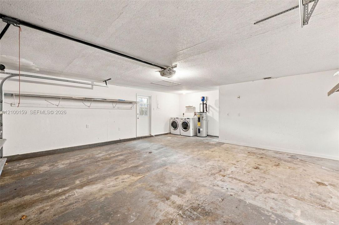 На продажу: $349,900 (3 спален, 2 ванн, 1036 Квадратных фут)