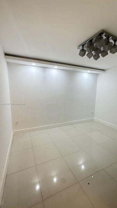 В аренду: $2,100 (2 спален, 1 ванн, 861 Квадратных фут)