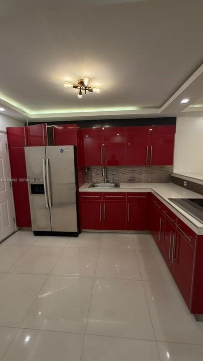 В аренду: $2,100 (2 спален, 1 ванн, 861 Квадратных фут)