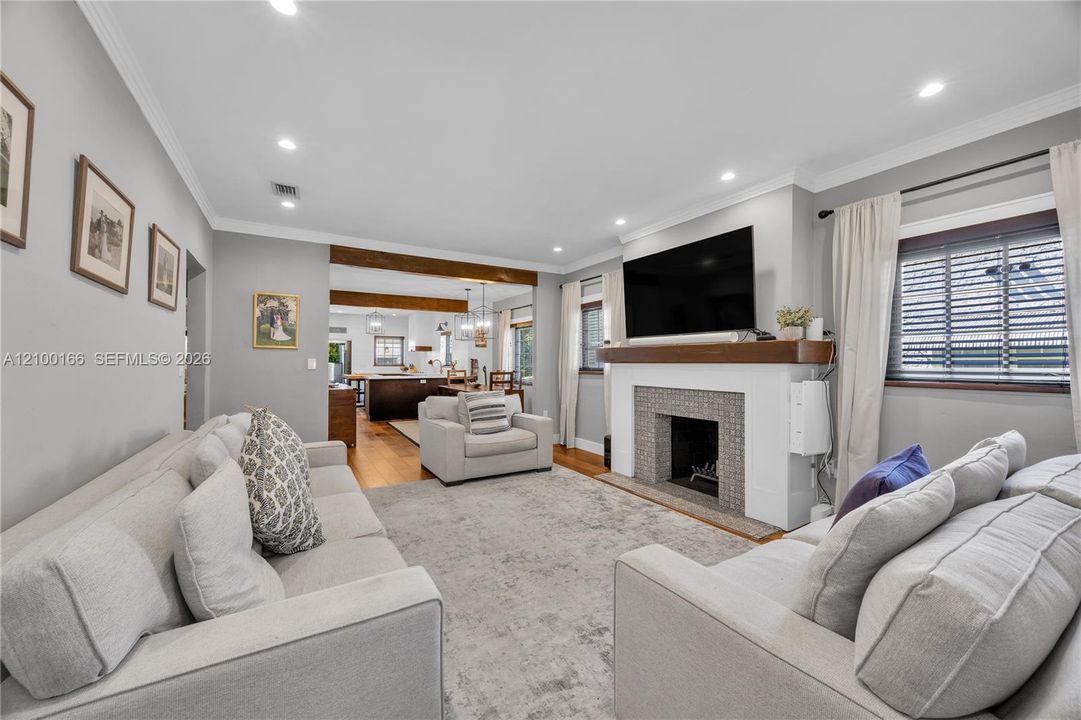 For Sale: $1,495,000 (3 beds, 3 baths, 1641 Square Feet)