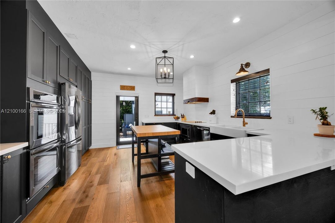 For Sale: $1,495,000 (3 beds, 3 baths, 1641 Square Feet)