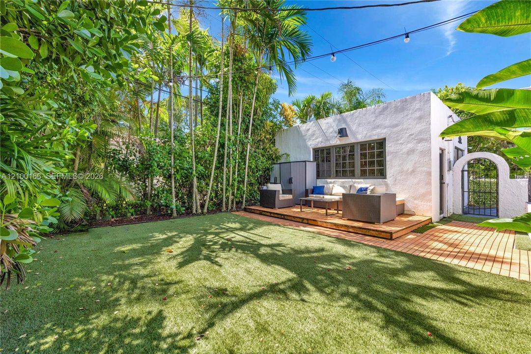 For Sale: $1,495,000 (3 beds, 3 baths, 1641 Square Feet)