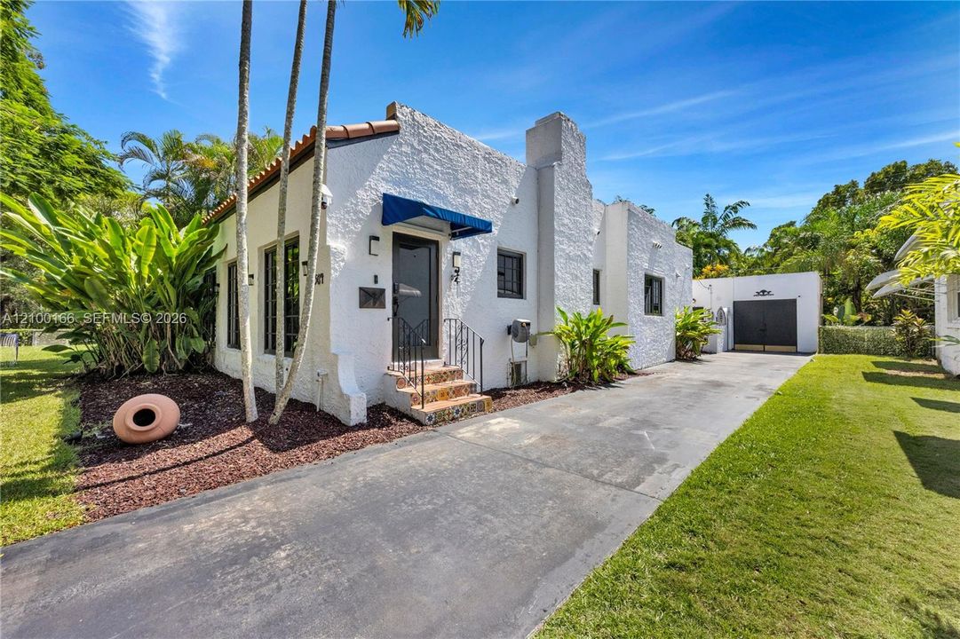 For Sale: $1,495,000 (3 beds, 3 baths, 1641 Square Feet)