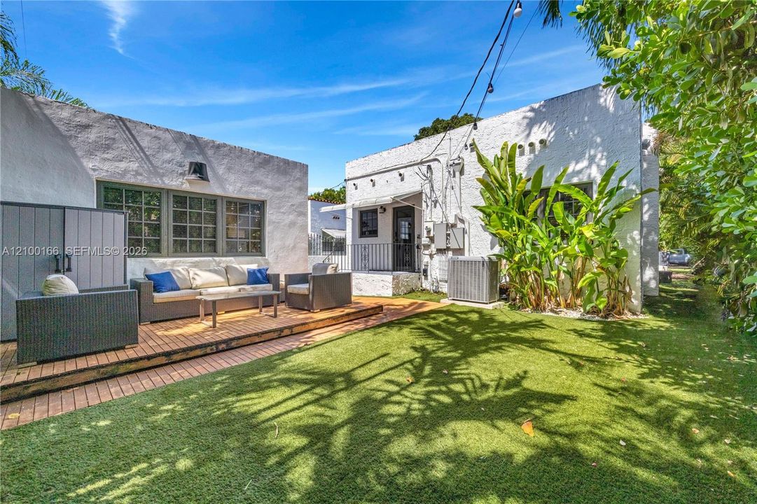 For Sale: $1,495,000 (3 beds, 3 baths, 1641 Square Feet)