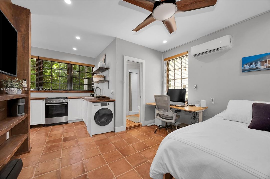 For Sale: $1,495,000 (3 beds, 3 baths, 1641 Square Feet)